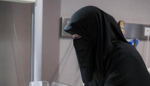 Umi Pipik mengabarkan, Adiba Khanza dikaruniai anak pertama dari pernikahan dengan Egy Maulana Vikri. Bayi perempuan lahir lewat proses persalinan normal. (Foto: Dok. Instagram @_ummi_pipik_)