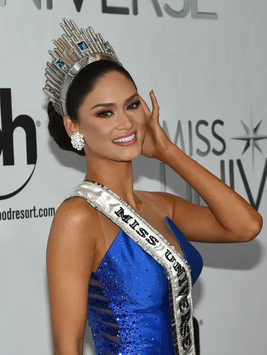 Pia Alonzo Wurtzbach merupakan wanita kelahiran Jerman, 24 September 1989. Ia merupakan seorang aktris, model, presenter, makeup artist, tak sampai disitu, wanita cantik ini juga pintar memasak yang menjadikannya seorang chef. (AFP/Bintang.com)