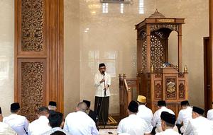 Wakil Ketua Umum DPP Golkar, Ace Hasan Syadzily saat memberikan sambutan di Masjid Syaharatun Thayyibah, DPP Golkar, Jakarta Barat, Sabtu (29/3/2026) (Liputan6.com/Ady Anugrahadi)