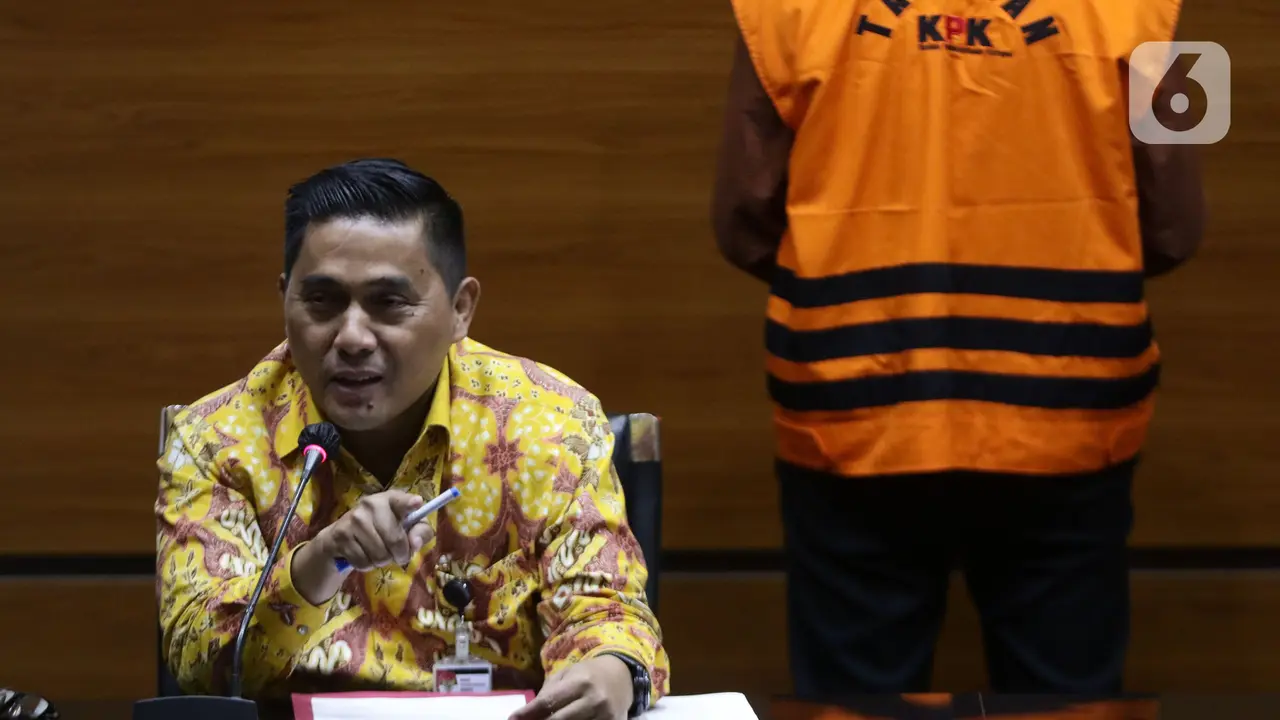 KPK Tahan Adik Mantan Bupati Lampung Utara