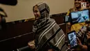 Aktris Nikita Mirzani masuk ke dalam gedung Polres Metro Jakarta Selatan, Rabu (24/10). Kedatangan Niki menjalani pemeriksaan terkait laporannya terhadap pengusaha Sam Aliano. (Liputan6.com/Faizal Fanani)