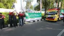 Ketua Umum Artha Graha Peduli (AGP) Heka Hertanto, Ketua Panitia Idul Adha AGP Panji Parmadi Aji, Senior AGP Ronny Bratawijaya, Senior AGP Teuku Ashikin Husein, Direktur BAGI Indra S. Budianto melepas distribusi hewan kurban AGP di kawasan SCBD, Jakarta, Sabtu (10/8/2019). (Liputan6.com/HO/Rizky)