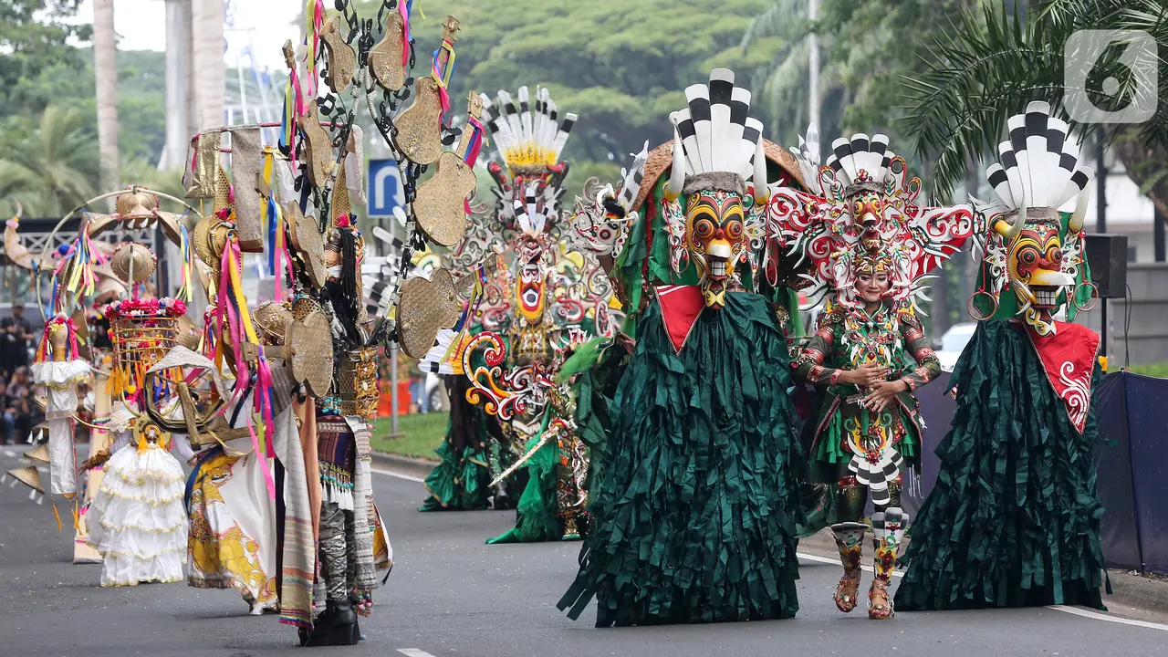 Jember Fashion Carnaval dalam Parade Tribal Grandeur