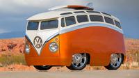 Seorang pensiunan menciptakan VW Kombi unik yang mirip dengan yang ada di film kartun. 