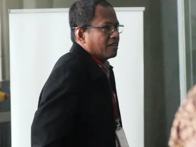 Sekretaris Menteri (Sesmen) BUMN, Imam Apriyanto Putro memenuhi panggilan penyidik KPK di Jakarta, Kamis (1/11). Imam diperiksa sebagai saksi dalam kasus dugaan korupsi komisi kegiatan fiktif agen PT Asuransi Jasindo. (Merdeka.com/Dwi Narwoko)