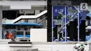 Kondisi halte transjakarta Senen yang masih tahap penyelesaian, Jakarta, Jumat (9/10/2020). Unjuk rasa menentang disahkannya Omnibus Law UU Cipta Kerja berujung aksi anarkis merusak berbagai fasilitas umum pada Kamis malam (8/10). (Liputan6.com/Helmi Fithriansyah)
