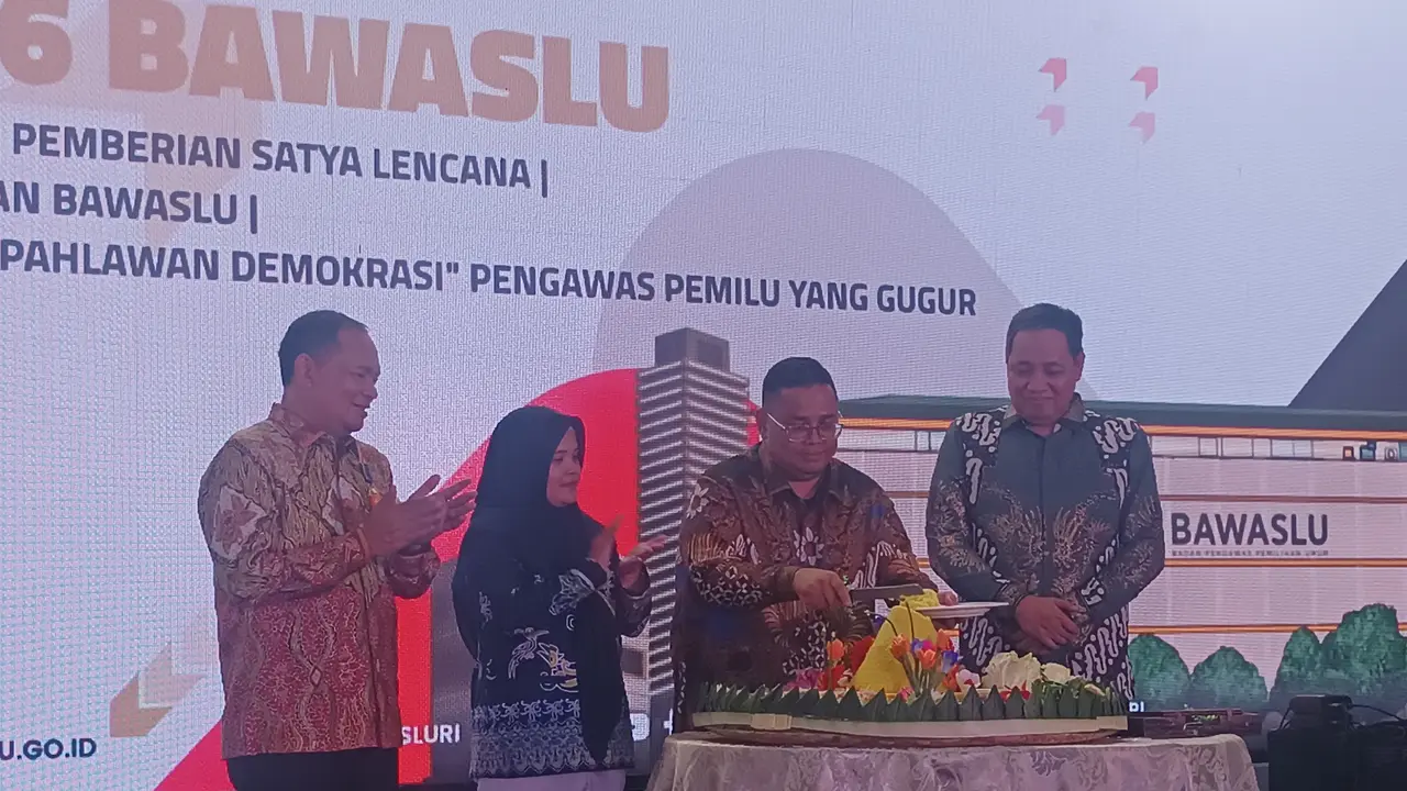 Ketua Bawaslu RI Rahmat Bagja di Kantor Bawaslu RI, Jakarta, Selasa (16/4/2024).