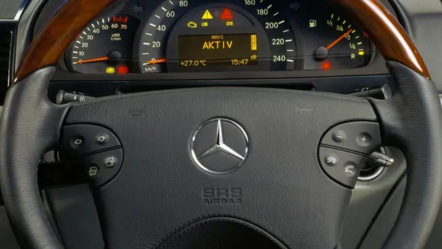 Airbag pada mobil Mercedes-Benz dikabarkan tidak bekerja dengan maksimal