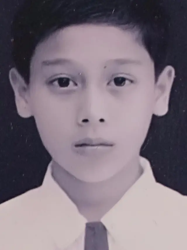 6 Potret Masa Kecil Rizky Billar, Bukti Tampan Sejak Dulu