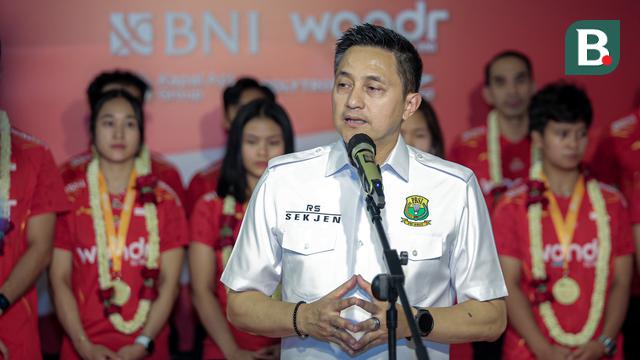 Foto: Torehkan Sejarah Baru, Tim Bulu Tangkis Indonesia Dapat Sambutan Meriah setelah Mendarat di Tanah Air