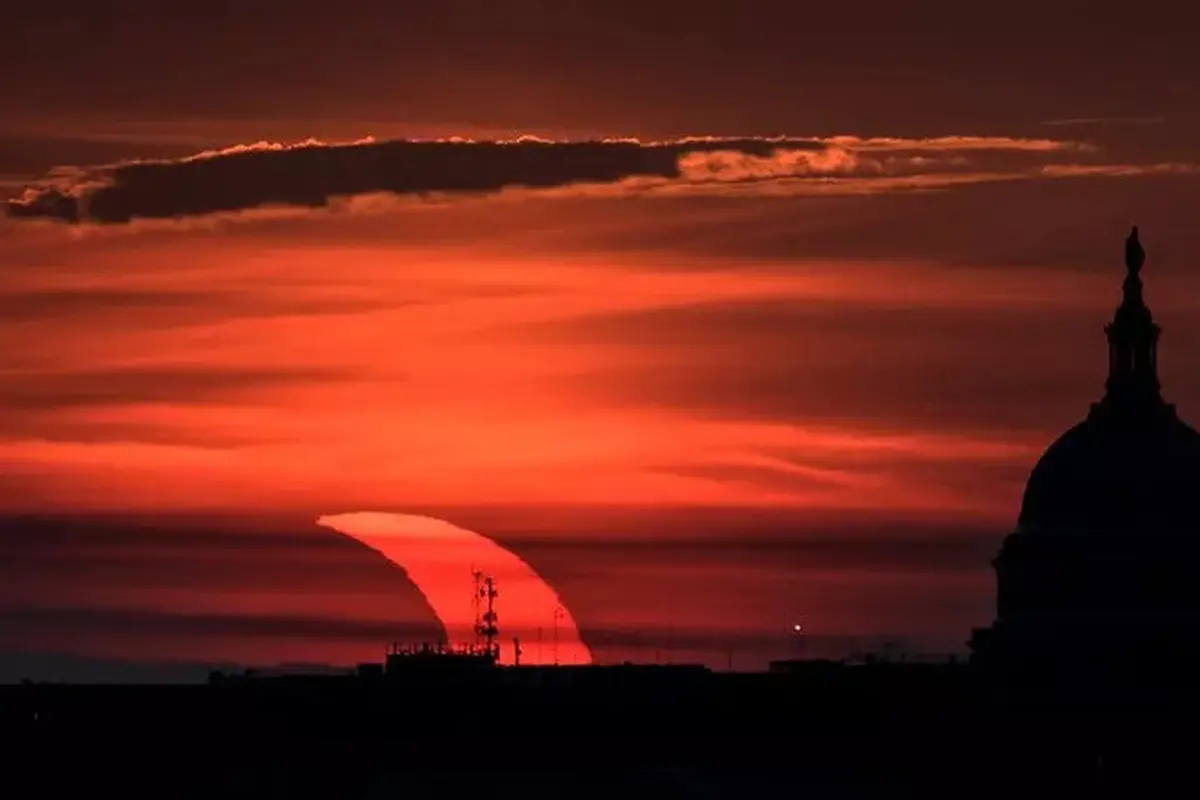 Gerhana Matahari di atas ibu kota AS, Washington DC, 10 Juni 2021 (Bill Ingalis NASA)