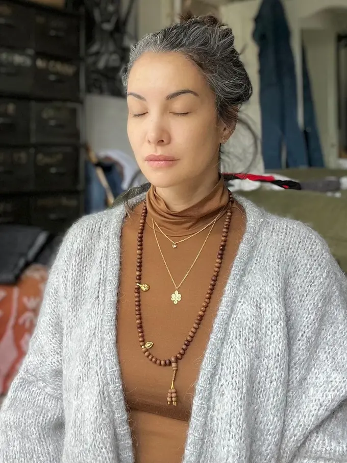 Cara Praktis Menghitamkan Uban Solusi Alami dari Rempah Alami dan Terjangkau