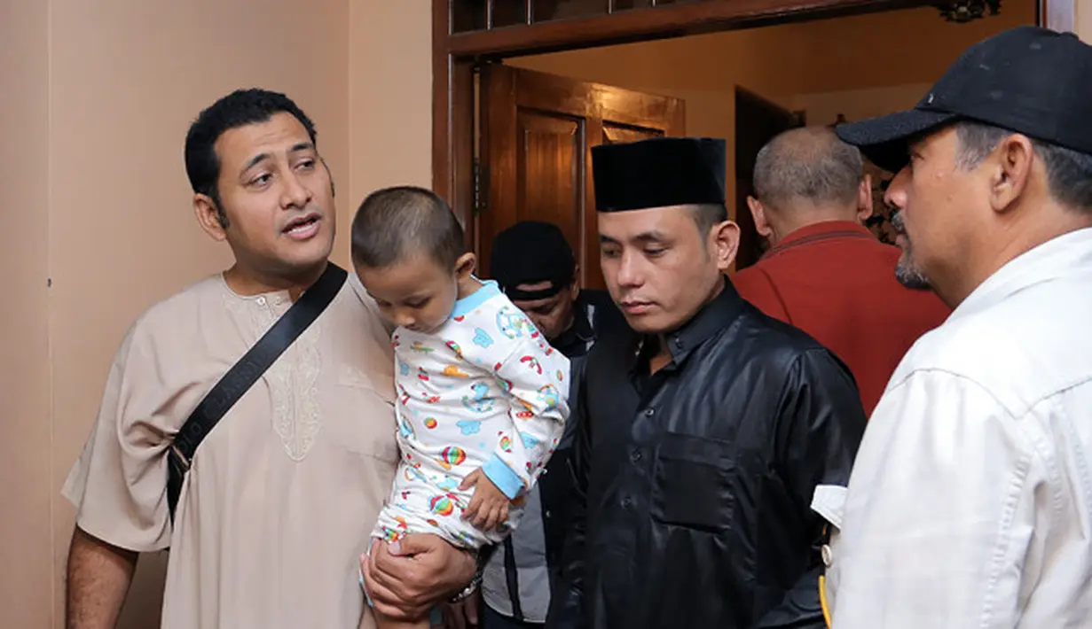 Selain itu, terkait dengan lokasi pemakaman yang kabarnya sebelum meninggal dunia Alyah bergurau ingin dimakamkan di Menteng Pulo, alasannya agar Said selalu ingat dengannya kala sedang jalan-jalan. (Deki Prayoga/Bintang.com)