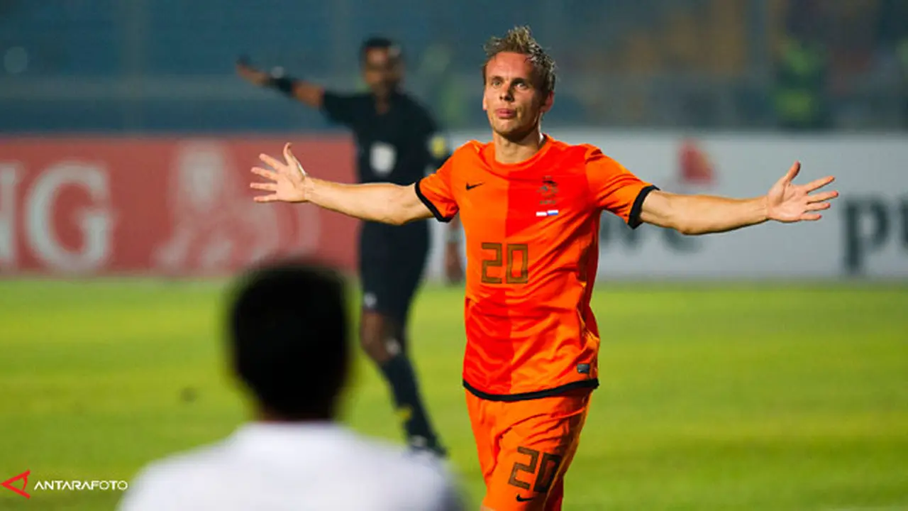 pesepakbola-belanda-siem-de-jong-130607c