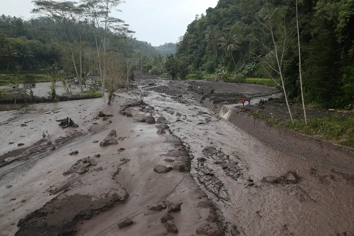 Muncul Kembali, Banjir Lahar Dingin Sedot Perhatian Warga