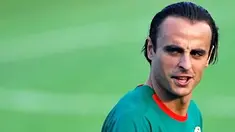 Manchester United's new player and Bulgarian national football team captain Dimitar Berbatov gestures as he warms up during a training session on September 2, 2008 at Vassil Levski stadium in Sofia. AFP PHOTO/ DIMITAR DILKOFF