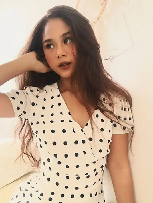Memiliki suara yang unik dan khas, Nadin kerap kali melakukan cover lagu dan dibagikan melalui akun instagram miliknya. (Liputan6.com/IG/cakecaine)