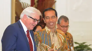 Presiden Joko Widodo menerima Menlu Jerman Frank Walter Steinmeier di Istana Merdeka, Jakarta, Senin (3/11/2014). (Liputan6.com/Herman Zakharia)