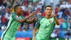 Cristiano Ronaldo mencetak 2 gol saat Portugal ditahan Hungaria, 3-3, pada laga Grup F Piala Eropa 2016 di Stade de Lyon, Lyon, Rabu (22/6/2016). (AFP/Philippe Desmazes)