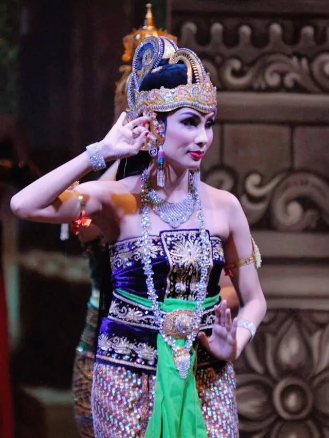 6 Potret Tribuana Tungga Dewi Istri Bambang Pamungkas yang Jarang Tersorot