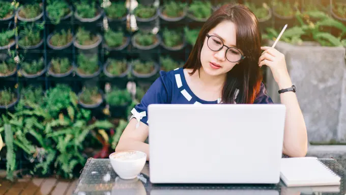 Pilihan Camilan Sehat yang Cocok Ada di Meja Kerja