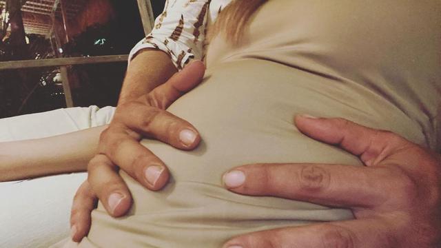 Millendaru mengunggah foto sedang hamil dua bulan (https://www.instagram.com/p/CA5FlFSjsRs/)