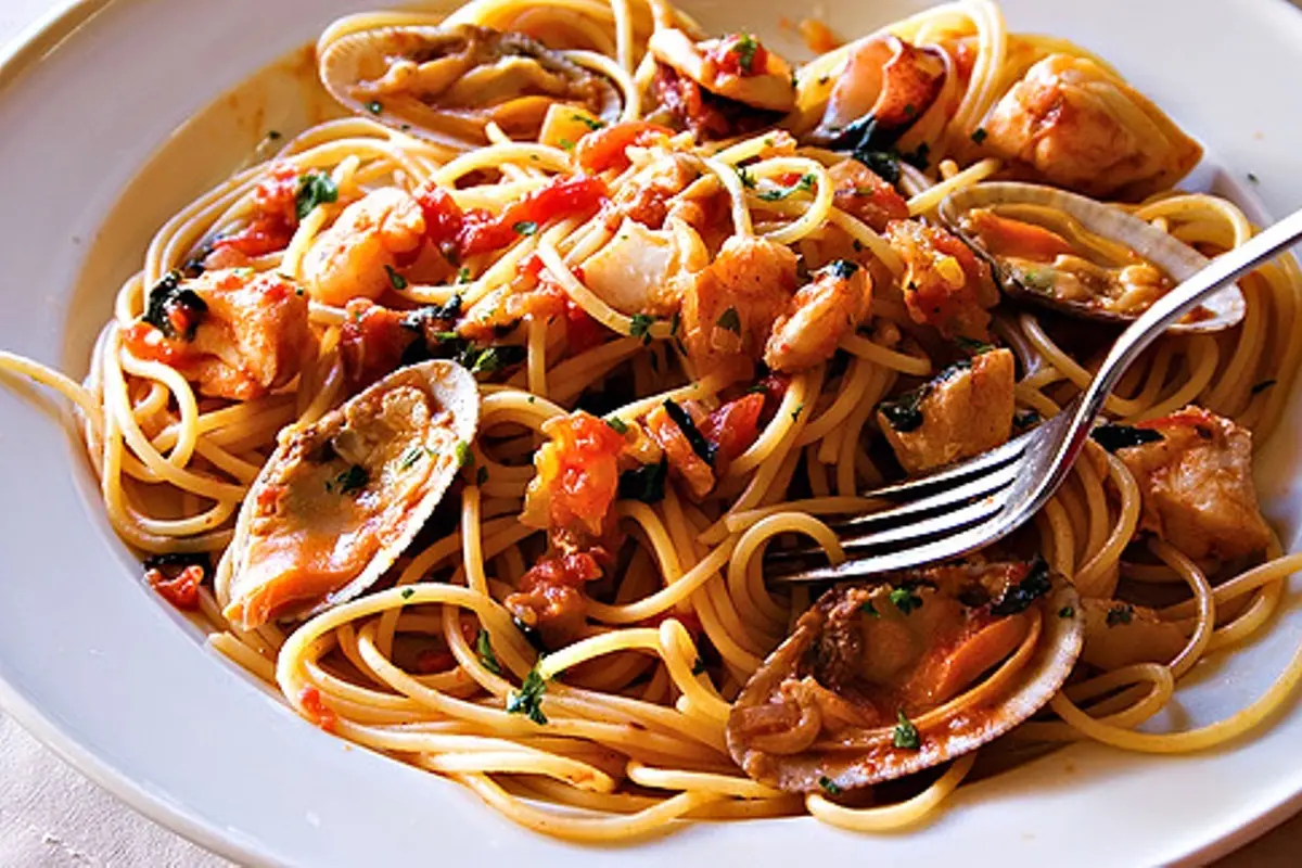 [Bintang] Menikmati Kelezatan Seafood Spaghetti dalam 10 Potret Menggiurkan