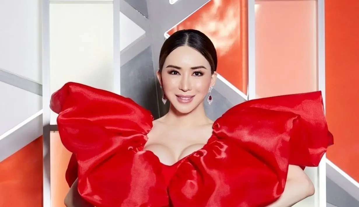 Bahwa ia pun layak untuk mengikuti kontes kecantikan karena memiliki modal tersebut. [annejkn.official]