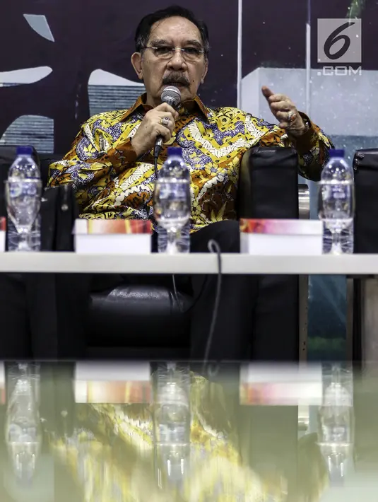 Ketua KPK Jilid II Antasari Azhar menjadi pembicara diskusi Dialektika Demokrasi di Jakarta, Kamis (18/7/2019). Antasari menilai susunan pimpinan lembaga anti rasuah yang terbentuk terindikasi melanggar Pasal 21 ayat 4 UU tentang Komisi Pemberantasan Tindak Pidana Korupsi. (Liputan6.com/Johan Tallo)