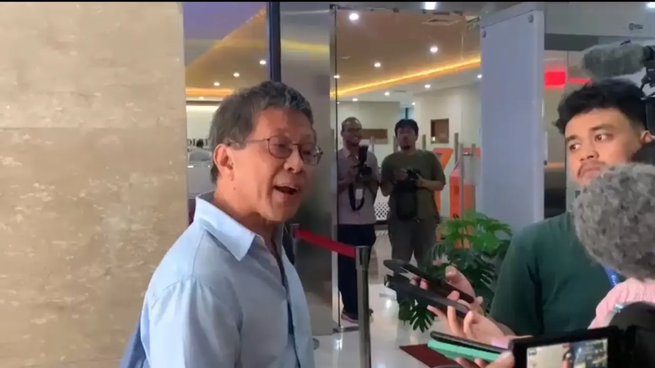 Rocky Gerung Penuhi Panggilan Bareskrim Polri
