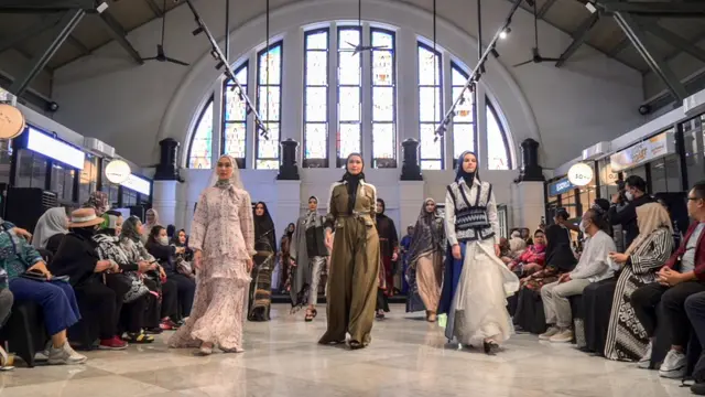 Indonesia International Modest Fashion Festival (IN2MOTIONFEST) 2022 digelar dalam upaya mewujudkan Indonesia sebagai pusat produk halal dan kiblat fesyen muslim dunia.