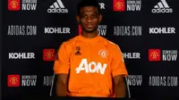 5 Potret Amad Diallo Resmi Kenakan Atribut MU