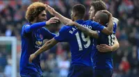 Para pemain Manchester United merayakan gol ke gawang Middlesbrough pada laga Premier League di Stadion Riverside, Middlesbrough, Minggu (19/3/2017). (AFP/Lindsey Parnaby)