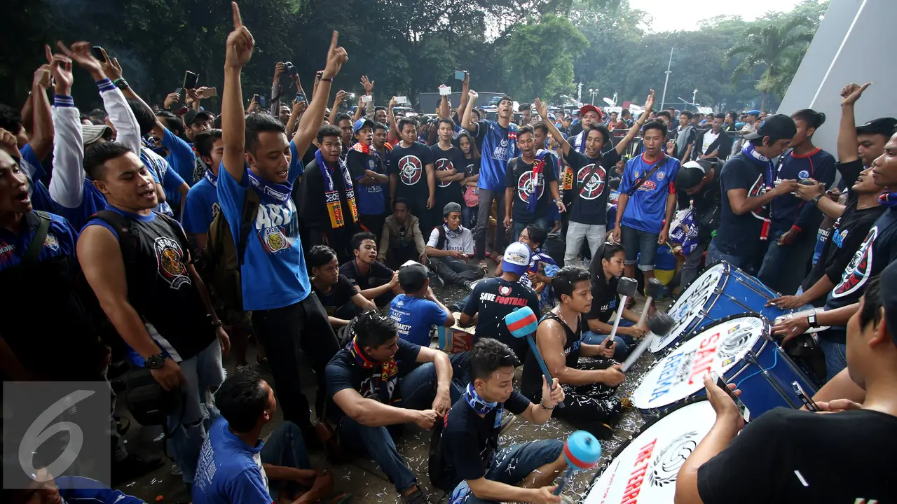 20160403- Ribuan Suporter Persib dan Arema Mulai Ramaikan Stadion GBK-JAkarta- Immanuel Antonius