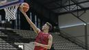 Aksi Daniel Wenas sat melakukan lay up pada sesi latihan Timnas Basket Indonesia jelang test event Asian Games 2018 di Hall A Senayan, Jakarta, Rabu (7/2/2018). Test Event ini berlangsung pada 8-12 February 2018. (Bola.com/Nicklas Hanoatubun)