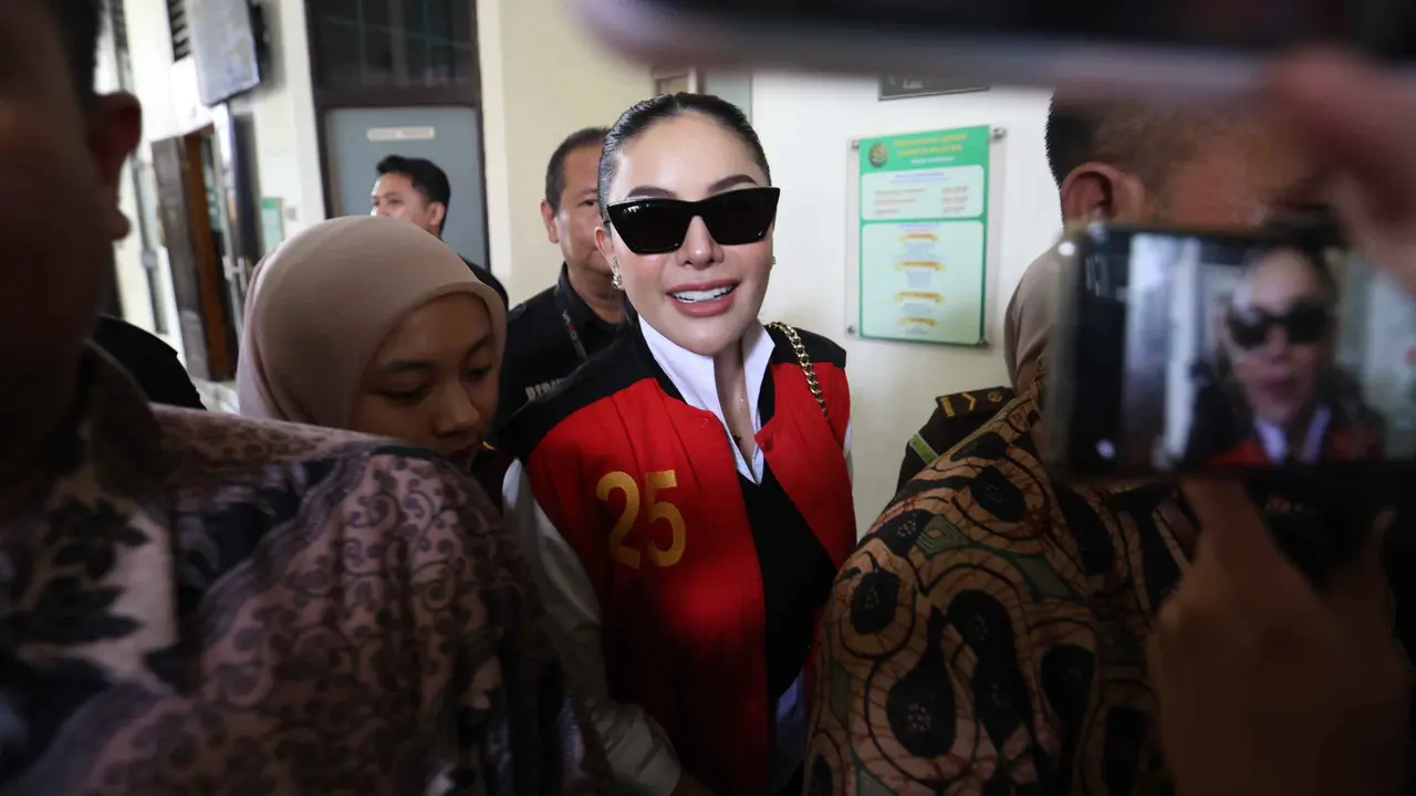 Nikita Mirzani Dituntut 11 Tahun Penjara dan Denda Rp 2 Miliar