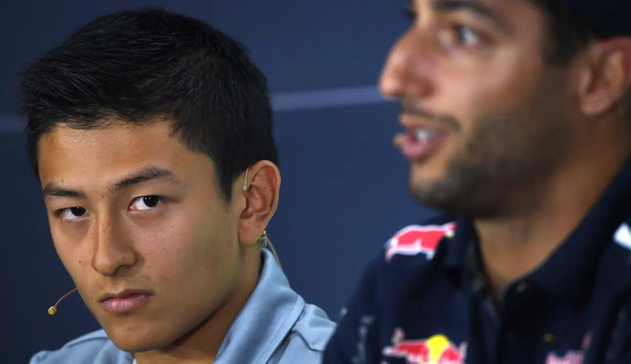 Rio Haryanto akhirnya berkomentar untuk pertama kalinya setelah resmi ditendang Manor Racing sebagai pembalap utama Formula 1 2016. Pembalap Indonesia itu mengaku siap memulai tantangan baru. (AFP PHOTO/Patrik Stollarz)