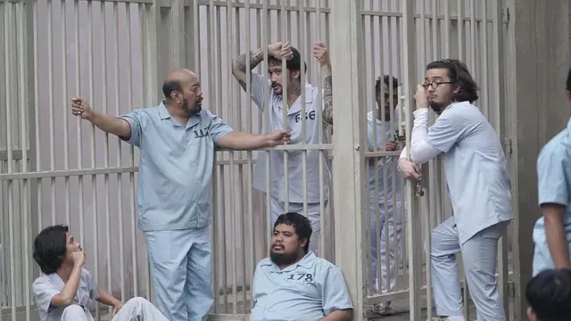 Tora Sudiro dan para bintang Miracle In Cell No. 7. (Foto: Dok. Instagram @t_orasudi_ro)