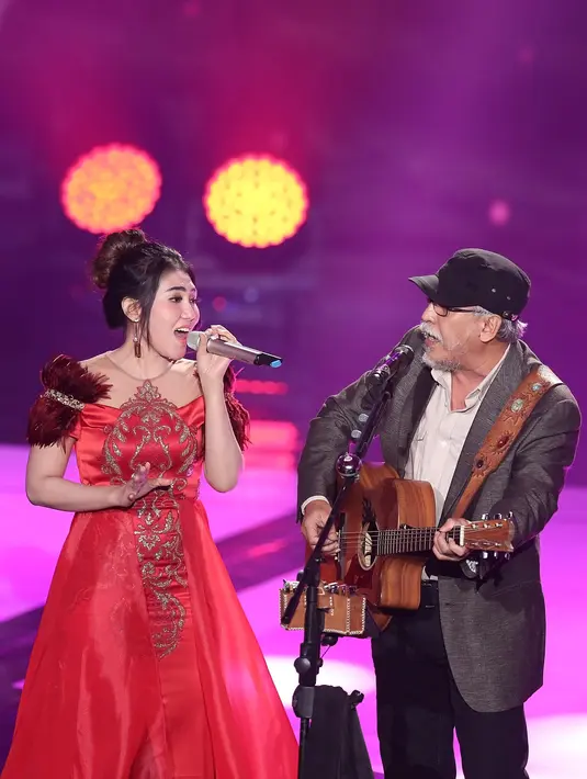 Tak seperti biasanya, lagu yang cukup familiar di kalangan masyarakat ini terdengar berbeda dari biasanya. Cengkok dangdut yang mereka bawakan masih terasa, hanya saja intronya yang sedikit lebih lambat. (Bambang E.Ros/Bintang.com)