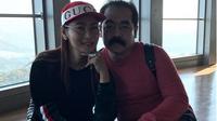 Penyanyi dangdut Inul Daratista sedang berlibur bersama dengan suami serta putranya semata wayang. Potret kebahagiaan pasangan ini begitu terlihat dalam foto yang dibagikan di Instagram. (Instagram/inul.d)