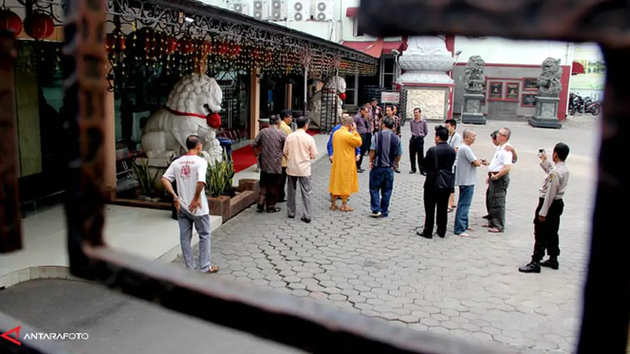 vihara-biksu-130805b.jpg