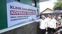 Menko Pangan, Zulkifli Hasan saat meninjau sejumlah Poskesdes dan Pengolahan Sampah menjadi Energi Listrik (PSEL) di Desa Cangkuang Wetan, Kabupaten Bandung, Jawa Barat, Kamis (15/5/2025). (Foto: Istimewa)