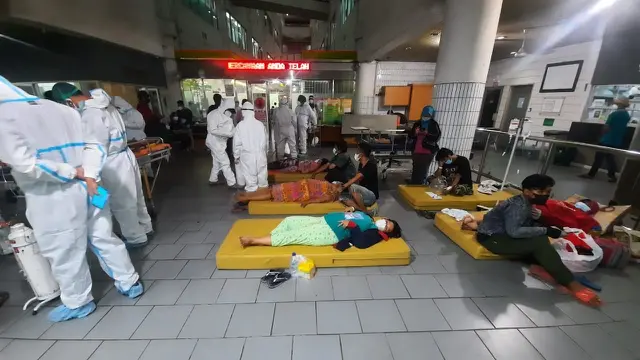 Penumpukan Pasien Covid-19 di IGD RSUD dr Soetomo Surabaya