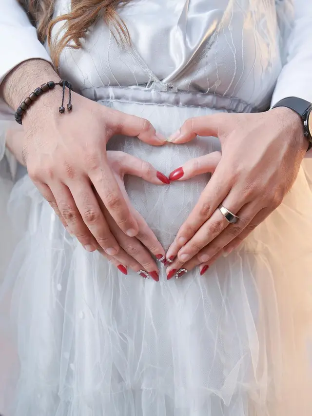 6 Gaya Maternity Shoot Irenne Ghea, Tampil Serasi dengan Noval KDI