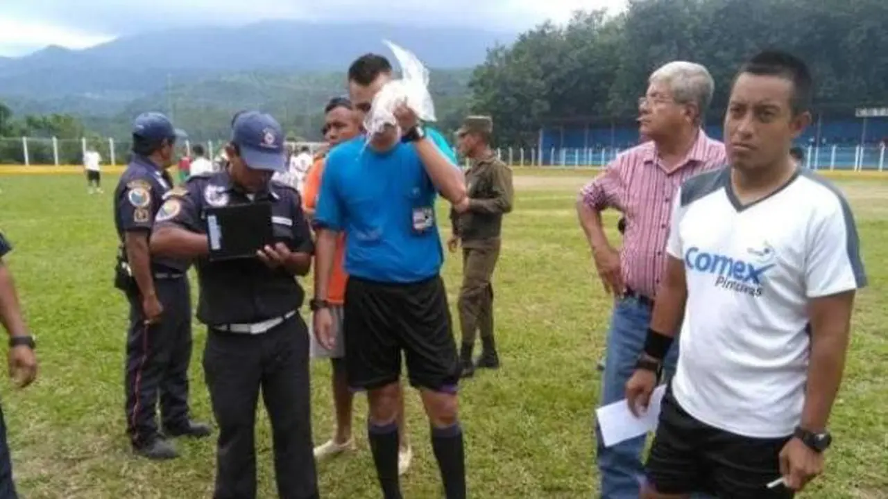 Wasit Sergio Castaneda