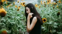 ilustrasi perempuan sendiri/Photo by Miftah Rafli Hidayat from Pexels