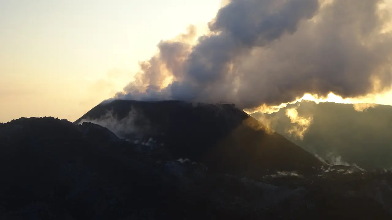 Gunung Ibu di Halmahera, Maluku