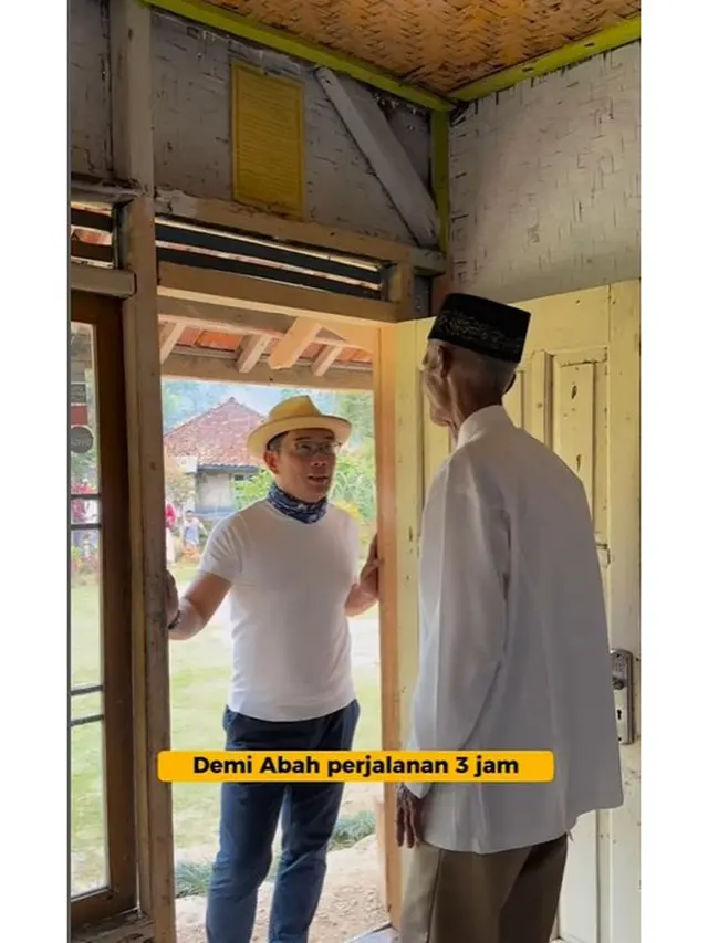 6 Potret Ridwan Kamil Sambangi Rumah Abah Jajang, Tempuh Waktu 3 Jam Naik Motor