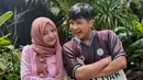 <p>Vidi Aldiano sebagai salah satu orang yang menjodohkan mereka pun senang melihat momen ini. (Foto: Instagram/ haldarnta)</p>