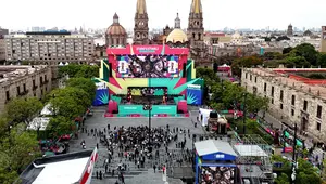 Pemandangan udara menunjukkan instalasi FIFA Fan Fest Guadalajara di Plaza de la Liberacion, Guadalajara, Meksiko, Selasa 9 Juni 2026, menjelang pembukaan turnamen sepak bola Piala Dunia 2026. (Ulises RUIZ/AFP)